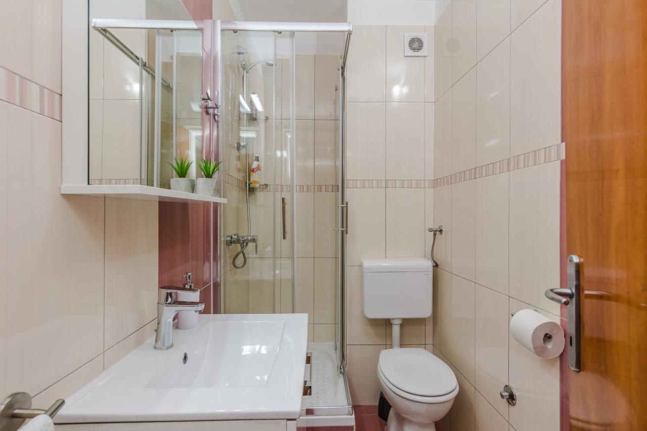 Neva Room With Private Bathroom Zadar Exterior photo